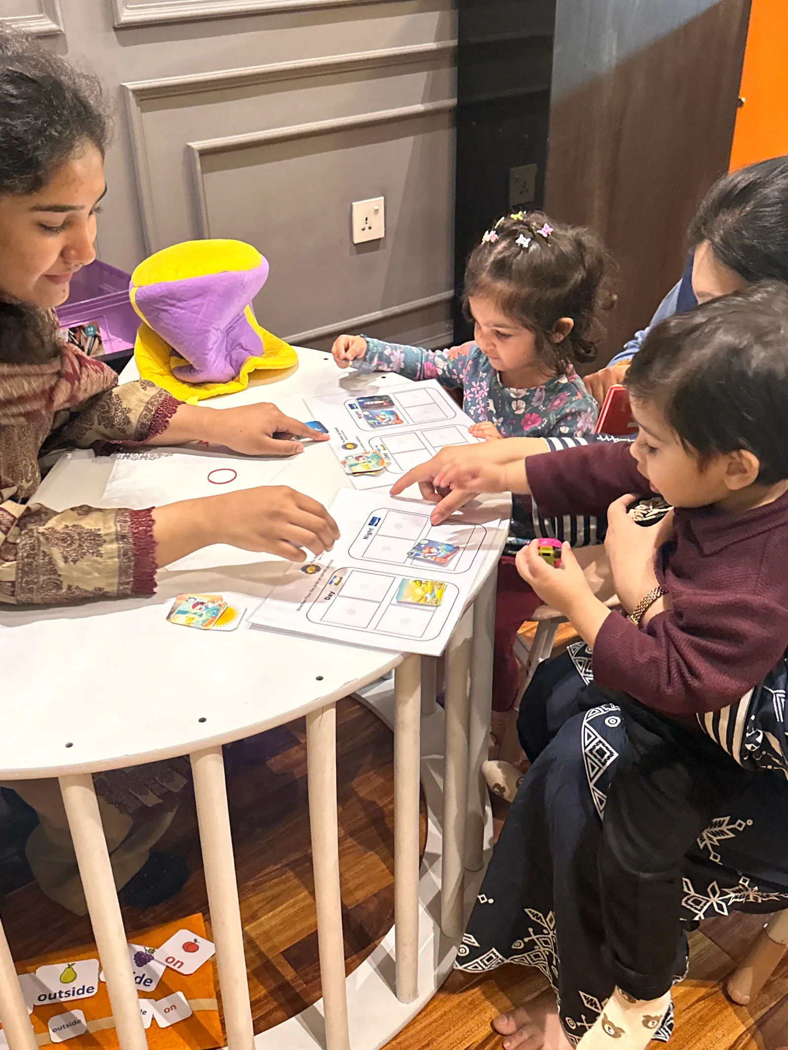 Mothers and children working together at a table in a Brain Lab School class